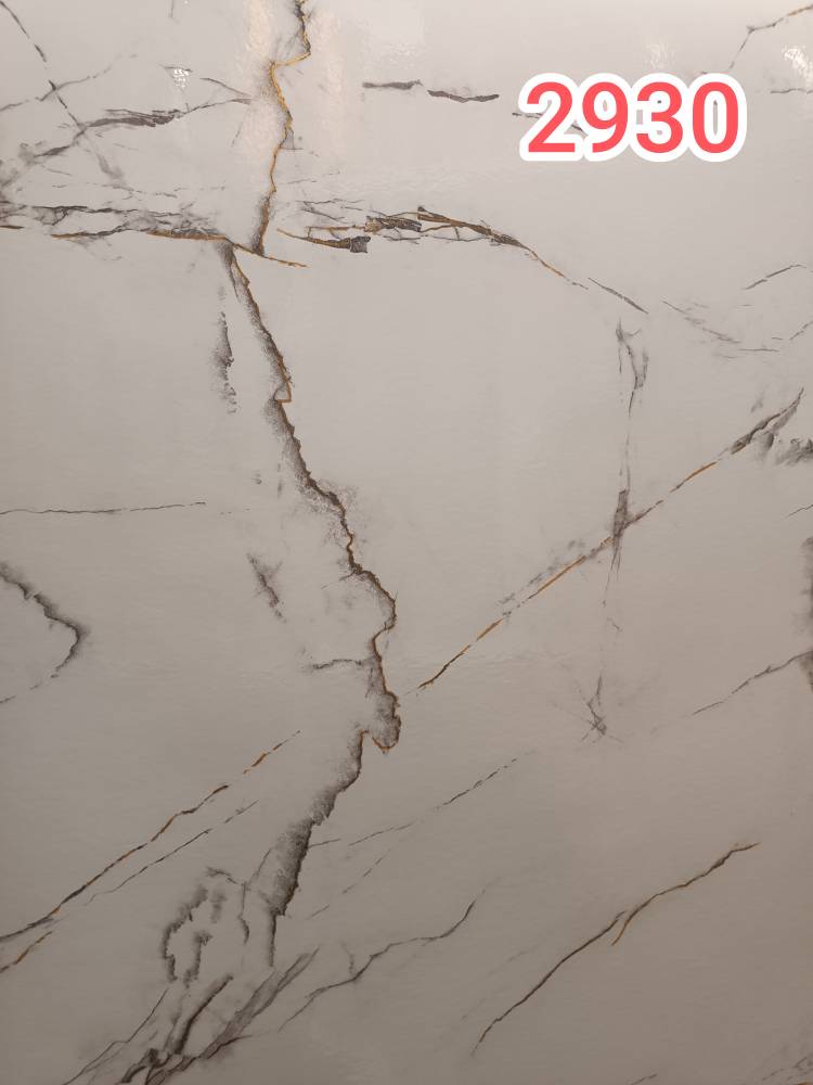 برچسب کابینت کد ۲۹۳۰ طرح سنگ هایگلس سفید با رگه‌های مشکی طلایی عرض ۹۰ سانت