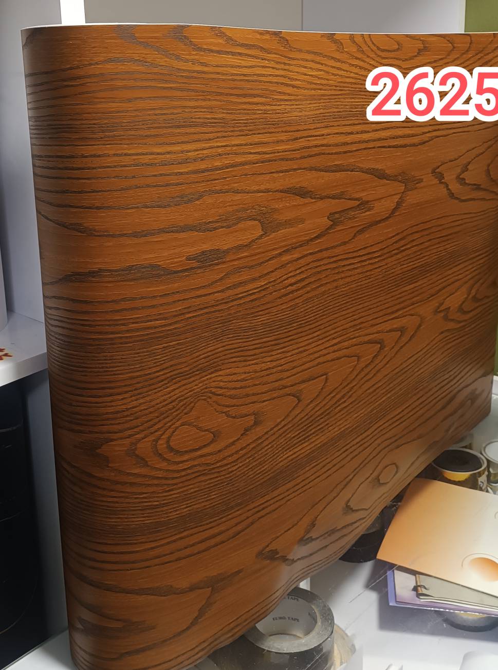 برچسب کابینت کد ۲۶۲۵ طرح چوب طبیعی قهوه‌ای عسلی تیره با بافت درشت عرض ۶۰ سانت