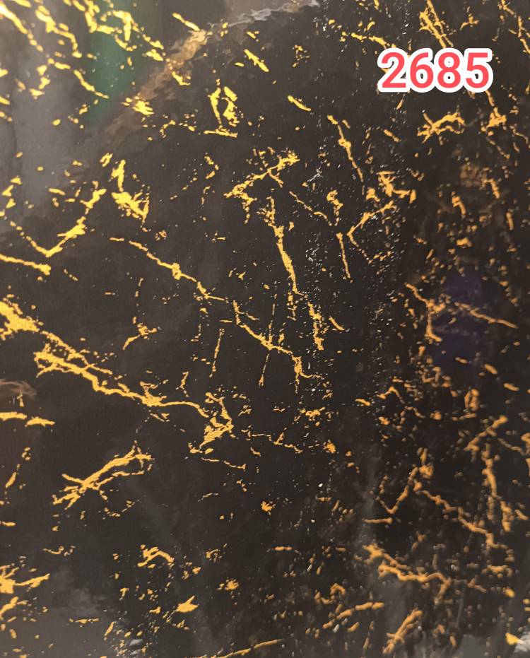برچسب کابینت کد ۲۶۸۵ طرح سنگ هایگلاس مشکی با رگه‌های طلایی عرض ۶۰ سانت